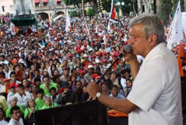 “Calderón es una gallina”: López Obrador en Puebla