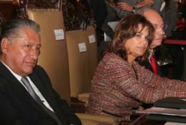 Firman convenio Alcalá con senadores por Bicentenario