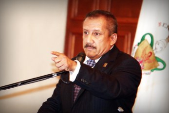 Propone Agüera trabajar unidos por el desarrollo del país