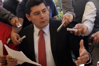 Armenta justifica acercamiento con AMLO; priismo le reprocha