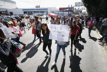 Gobierno saquea al país, denuncian universitarios