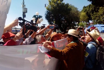 Chocan movilizaciones en contra y a favor de Peña Nieto