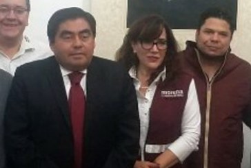 Barbosa se queda con la precandidatura de Morena