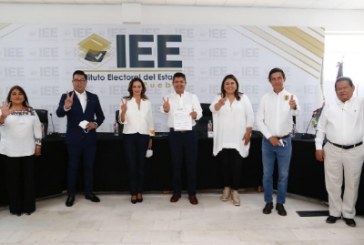 Formaliza Eduardo Rivera candidatura; sin regidurías partidos satélite