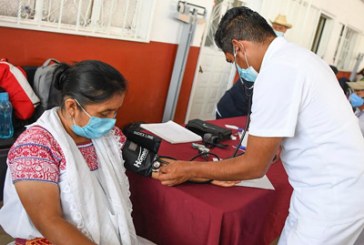 En comunidad de Cuetzalan, Salud realiza análisis sanguíneo a menores en “Martes Ciudadano”