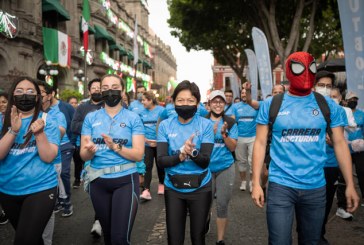 No obstante la lluvia, el Centro Histórico de Puebla vivió la Carrera Nocturna