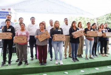 Entrega el Gobernador de Puebla y Mundo Tlatehui, Apoyos a Mujeres Sanandreseñas