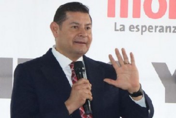 Morenistas y no externos conducen a la 4T en Puebla, advierte Armenta