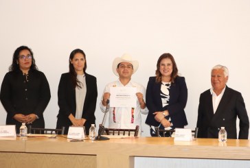 Entrega Congreso del Estado reconocimientos a artistas poblanos