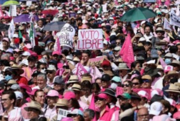 Participar en “Marea Rosa” genera gastos de campaña, señala Morena