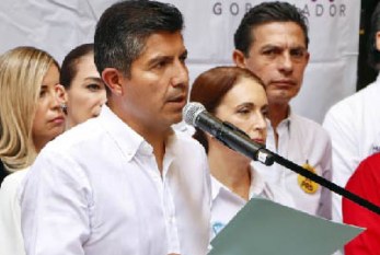 Advierte Rivera que no se baja de la contienda pese a amenaza