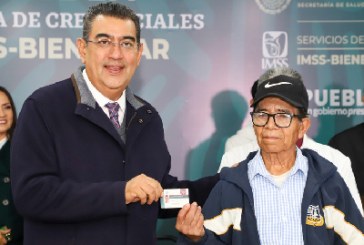 Entregan primeras credenciales IMSS-Bienestar en Puebla