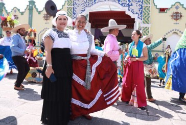 ARIADNA AYALA ENCABEZA CONVITE DE INVITACIÓN AL GOBIERNO DE PUEBLA PARA EL FESTIVAL HUEY ATLIXCÁYOTL