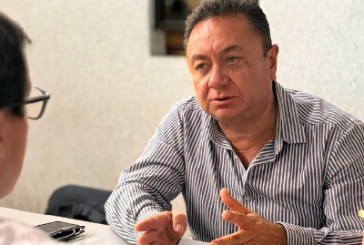 Felipe Velázquez levanta la mano por el PAN estatal