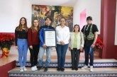 ARIADNA AYALA ENTREGA PREMIO MUNICIPAL DEL DEPORTE  A ELIOS BERRA, DESTACADO TAEKWONDISTA ATLIXQUENSE