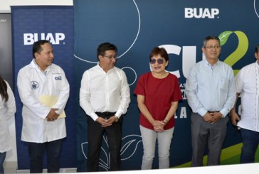 Entrega Rectora Lilia Cedillo 50 microscopios para laboratorios en CU2