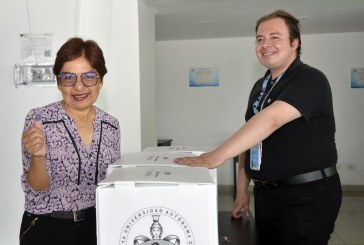 La Rectora Lilia Cedillo emitió su voto para la elección del nuevo Consejo Universitario