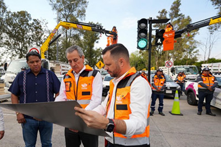 Apuesta ayuntamiento por digitalización de semáforos y luminarias led
