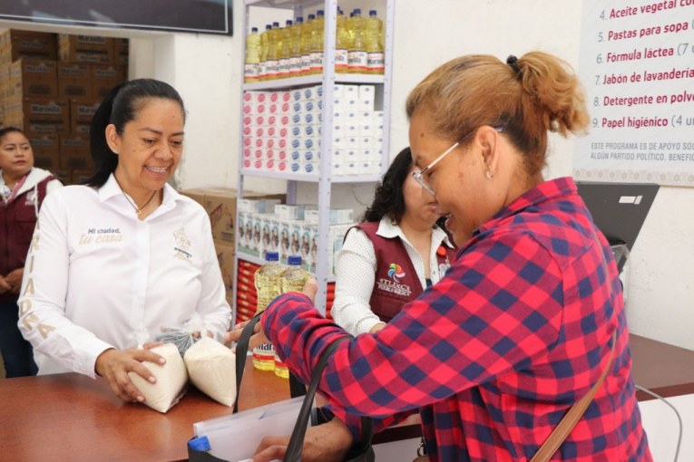 ARIADNA AYALA PRESIDENTA DE ATLIXCO FORTALECE LA ECONOMÍA FAMILIAR CON TIENDA DE ABASTO Y FARMACIA MUNICIPAL.