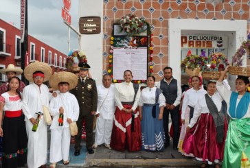 ARIADNA AYALA DA INICIO A LAS FIESTAS PATRIAS EN ATLIXCO CON PEGA DEL BANDO PATRIO E ILUMINACIÓN DEL CENTRO HISTÓRICO