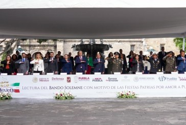Coloca Pepe Chedraui Bando Solemne de las Fiestas Patrias 2025 en el Palacio Municipal