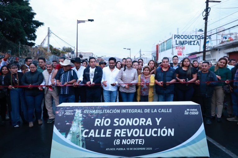 ATLIXQUENSES RESPALDAN A ARIADNA AYALA EN IMPORTANTE ENTREGA DE OBRA