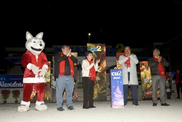 Enciende Rectora árbol de navidad en CU2