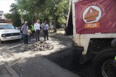 Supervisa Pepe Chedraui cuadrillas de bacheo en El Carmen