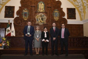 Entrega REDDU en la BUAP presea “Dr. Jorge Carpizo” al Rector de la UABC