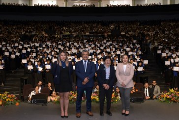 Acompaña Rectora Lilia Cedillo a estudiantes del Complejo Regional Centro en su graduación