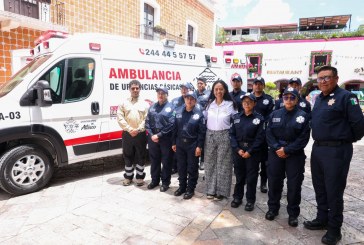 ATLIXCO PRIORIZA LA VIDA; ARIADNA AYALA ENTREGA AMBULANCIA