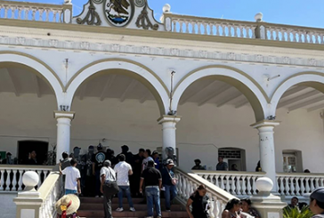 Cabildo de Acatlán destituye a secretario de Seguridad; pobladores exigen lo mismo con la alcaldesa
