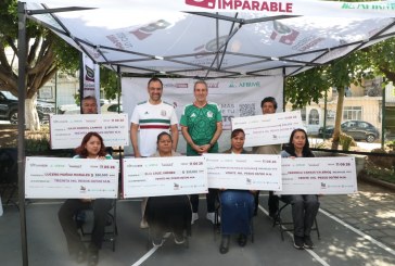 Entrega Pepe Chedraui cheques de “Tu Crédito Imparable” en San Jerónimo Caleras