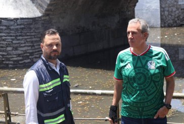 Supervisa Pepe Chedraui labores de drenado en el Puente de Ovando para restablecer la circulación segura