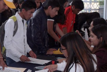 Armenta llama a escuelas públicas, incluida BUAP, a no rechazar estudiantes por puntajes