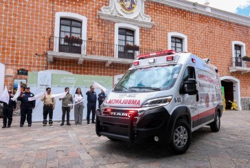 ATLIXCO PRIORIZA LA VIDA; ARIADNA AYALA ENTREGA AMBULANCIA