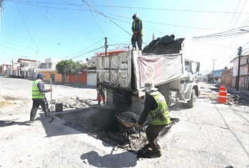 Gobierno de Pepe Chedraui fortalece la movilidad con bacheo en la colonia San Pedro