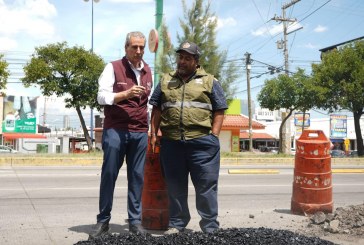 Avanza Pepe Chedraui con acciones de bacheo en calles de Los Pinos Mayorazgo